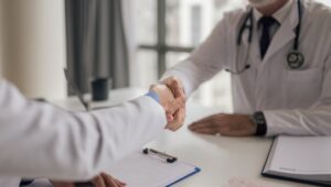 Contrato de parceria entre medicos