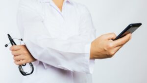 WhatsApp na relacao Medico-Paciente limites e cuidados