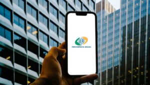 Celular exibindo logo da Previdência Social